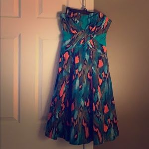 Sleeveless colorful dress perfect for any occasion